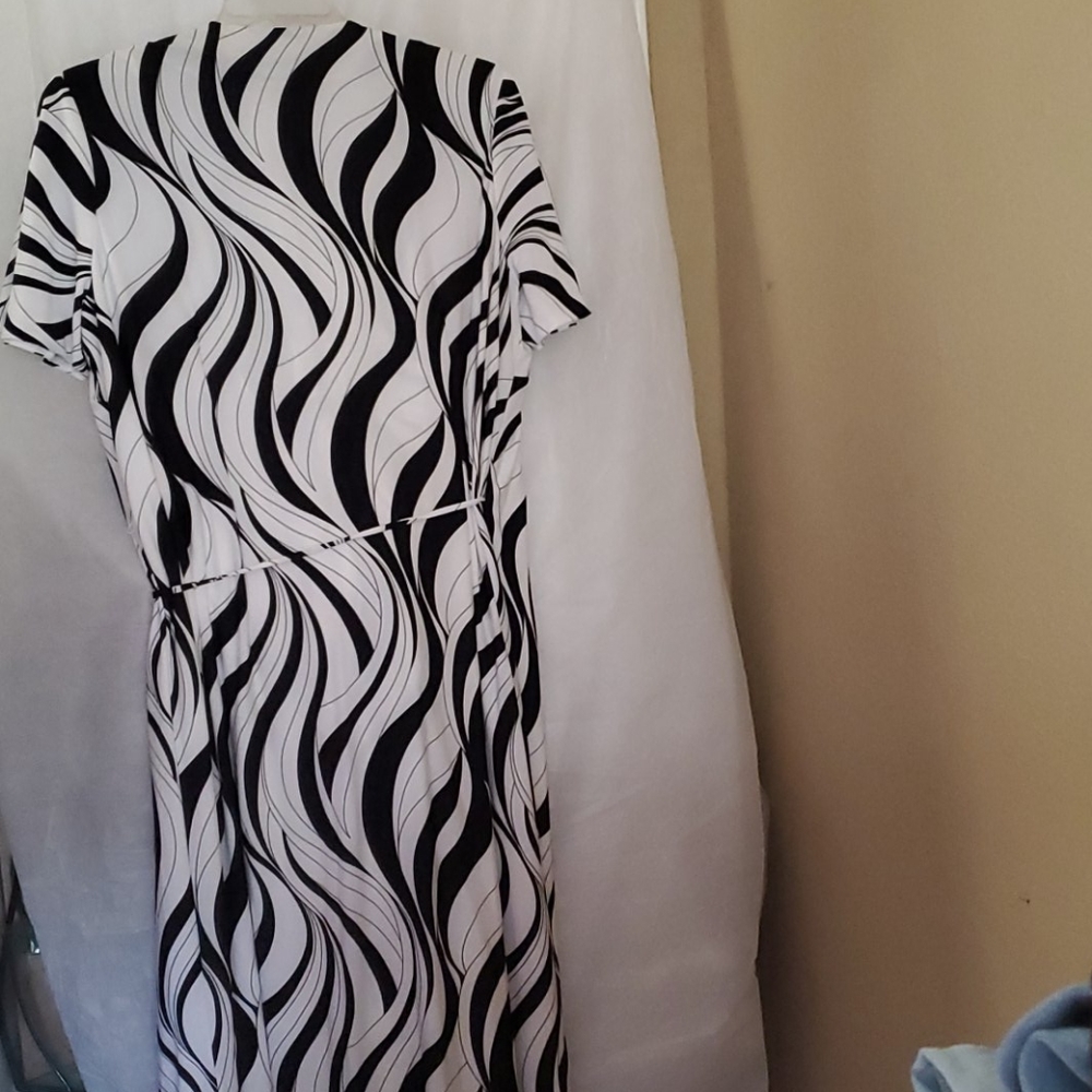 Dress - Picture 2 of 3